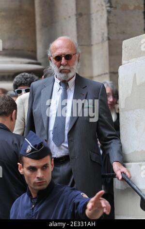 Jean-Pierre Marielle assiste aux funerailles de Bruno Cremer a l'eglise Saint-Thomas d'Aquin a Paris, France le 13 Aout 2010. Foto von ABACAPRESS.COM Stockfoto