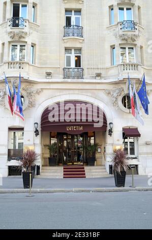 Illustration des Hotels Lutetia in Paris, Frankreich am 13. August 2010. Das Lutetia wurde 1910 erbaut und gilt als eines der ersten großen Art déco-Gebäude in Paris. Das Lutetia befindet sich an der Kreuzung von Boulevard Raspail und Rue de Sevres in Paris. Das historische Hotel Lutetia, das von den Nazis besetzt wurde und nach der Befreiung als Willkommenszentrum für Überlebende des Konzentrationslagers diente, wurde von der israelischen Alrov-Gruppe gekauft. Die Louvre-Gruppe, Europas zweitgrößter Hotelier nach Accor, gab den Verkauf an die israelische Alrov-Gruppe für 150 Millionen Euro bekannt. Die Alrov-Gruppe, gegründet in Stockfoto