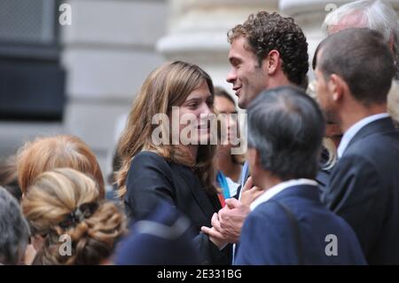 Une des filles de Bruno Cremer durant ses funerailles a l'eglise Saint-Thomas d'Aquin a Paris, France le 13 Aout 2010. Foto von ABACAPRESS.COM Stockfoto