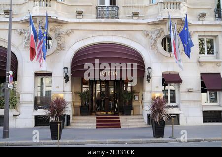 Illustration des Hotels Lutetia in Paris, Frankreich am 13. August 2010. Das Lutetia wurde 1910 erbaut und gilt als eines der ersten großen Art déco-Gebäude in Paris. Das Lutetia befindet sich an der Kreuzung von Boulevard Raspail und Rue de Sevres in Paris. Das historische Hotel Lutetia, das von den Nazis besetzt wurde und nach der Befreiung als Willkommenszentrum für Überlebende des Konzentrationslagers diente, wurde von der israelischen Alrov-Gruppe gekauft. Die Louvre-Gruppe, Europas zweitgrößter Hotelier nach Accor, gab den Verkauf an die israelische Alrov-Gruppe für 150 Millionen Euro bekannt. Die Alrov-Gruppe, gegründet in Stockfoto