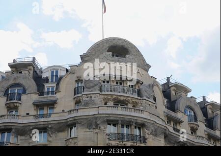 Illustration des Hotels Lutetia in Paris, Frankreich am 13. August 2010. Das Lutetia wurde 1910 erbaut und gilt als eines der ersten großen Art déco-Gebäude in Paris. Das Lutetia befindet sich an der Kreuzung von Boulevard Raspail und Rue de Sevres in Paris. Das historische Hotel Lutetia, das von den Nazis besetzt wurde und nach der Befreiung als Willkommenszentrum für Überlebende des Konzentrationslagers diente, wurde von der israelischen Alrov-Gruppe gekauft. Die Louvre-Gruppe, Europas zweitgrößter Hotelier nach Accor, gab den Verkauf an die israelische Alrov-Gruppe für 150 Millionen Euro bekannt. Die Alrov-Gruppe, gegründet in Stockfoto