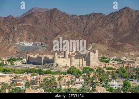 Naher Osten, Arabische Halbinsel, Oman, Ad Dakhiliyah, Bahla. Bahla Fort in den Bergen von Oman. Stockfoto