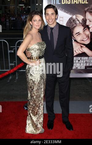 'Drew Barrymore und Justin Long kommen zur ''Going the Distance''-Premiere, die am 23. August 2010 im Grauman's Chinese Theatre in Los Angeles, Kalifornien, stattfand. Foto von Tony DiMaio/ABACAPRESS.COM (im Bild: Drew Barrymore, Justin Long)' Stockfoto