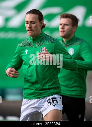 Scottish Premiership - Hibernian / Kilmarnock. Easter Road Stadium, Edinburgh, Midlothian, Großbritannien. Januar 2021. Hibs spielen Gastgeber von Kilmarnock in der Scottish Premier League an der Easter Road in Edinburgh. Foto zeigt: HibsÕ jüngste Unterzeichnung, Australischer Nationalspieler, Jackson Irvine und ehemaliger Motherwell Mittelfeldspieler, Chris Cadden. Kredit: Ian Jacobs/Alamy Live Nachrichten Stockfoto