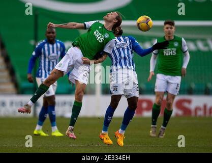 Scottish Premiership - Hibernian / Kilmarnock. Easter Road Stadium, Edinburgh, Midlothian, Großbritannien. Januar 2021. Hibs spielen Gastgeber von Kilmarnock in der Scottish Premier League an der Easter Road in Edinburgh. PIC Shows: HibsÕ Australischer Nationalspieler Jackson Irvine, wird besser als Kilmarnock Mittelfeldspieler Youssouf Mulumbu. Kredit: Ian Jacobs/Alamy Live Nachrichten Stockfoto