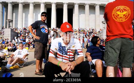 "Tausende von Tea Party-Aktivisten versammeln sich am 28. August 2010 in Washington zu einer "Restoring America"-Kundgebung. DC, USA. Die Kundgebung fand am 47. Jahrestag des historischen marsches von Martin Luther King Jr. statt. Foto von Olivier Douliery /ABACAPRESS.COM ' Stockfoto