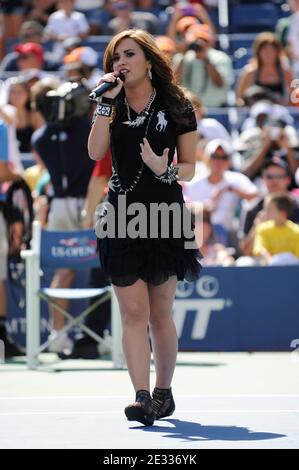 Demi Lovato tritt beim Arthur Ashe Kids' Day 2009 auf, um die US Open abzulegen, die am 28. August 2010 im USTA Billie Jean King National Tennis Center in New York City, NY, USA, abgehalten wird. Foto von Mehdi Taamallah/ABACAPRESS.COM Stockfoto