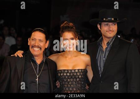 (L-R) Danny Trejo, Jessica Alba und Robert Rodriguez kommen zur Premiere von "Machete" während der 67. Internationalen Filmfestspiele von Venedig (Mostra) am 1. September 2010 im Sala Grande Palazzo in Venedig, Italien. Foto von Nicolas Briquet/ABACAPRESS.COM Stockfoto