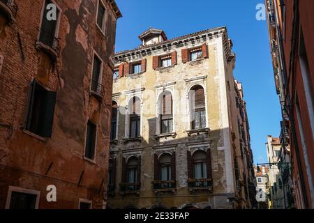 Alte traditionelle venezianische Gebäude in Venedig, Italien Stockfoto