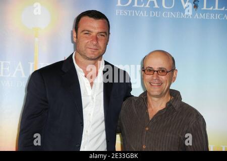Schauspieler Liev Schreiber (L) und Regisseur Richard Levine beim Fotoalbum von "Every Day" während des 36. Amerikanischen Filmfestivals in Deauville, Normandie, Frankreich am 6. September 2010. Foto von Mireille Ampilhac/ABACAPRESS.COM Stockfoto