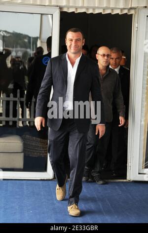 Schauspieler Liev Schreiber (L) und Regisseur Richard Levine beim Fotoalbum von "Every Day" während des 36. Amerikanischen Filmfestivals in Deauville, Normandie, Frankreich am 6. September 2010. Foto von Mireille Ampilhac/ABACAPRESS.COM Stockfoto