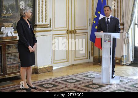 Das neue Mitglied des französischen Verfassungsrates (Conseil Constitutionnel) Claire Bazy-Malaurie und der französische Präsident Nicolas Sarkozy sind während ihrer Eid-Zeremonie im Elysee-Palast in Paris am 7. September 2010 abgebildet. Foto von Christophe Guibbaud/ABACAPRESS.COM Stockfoto