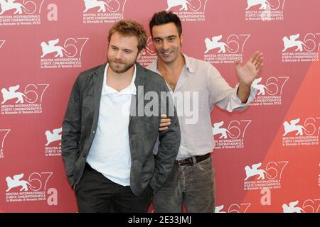 Paolo Giordano (L) und Saverio Costanzo nahmen an der Fotocollage für den Film "die Einsamkeit der Primzahlen" ("La Solitudine Dei Numeri Primi") im Palazzo del Casino während des 67. Internationalen Filmfestivals von Venedig am 9. September 2010 in Venedig, Italien, Teil. Foto von Nicolas Briquet/ABACAPRESS.COM Stockfoto