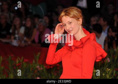 Alba Rohrwacher bei der Premiere von "La Solitudine Dei Numeri Primi" während des 67. Filmfestivals in Venedig am 9. September 2010 im Sala Grande Palazzo Del Cinema in Venedig, Italien. Foto von Nicolas Briquet/ABACAPRESS.COM Stockfoto