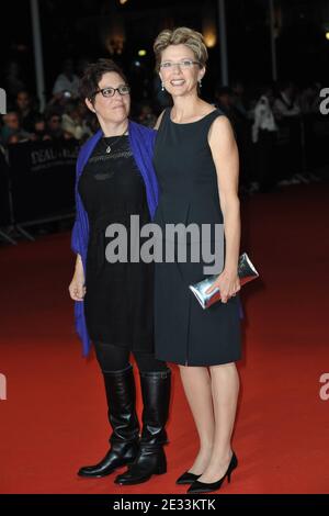 DIE US-Schauspielerin Annette Bening (R) und die US-Regisseurin Lisa Cholodenko (L) werden am 10. September 2010 beim 36. Amerikanischen Filmfestival in Deauville, Frankreich, außer Konkurrenz gezeigt.Foto Thierry Orban/Abacapress.com Stockfoto