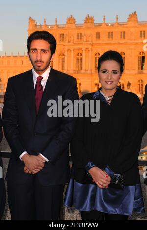 Katars Emir-Tochter Sheikha Al Mayassa bint Hamad bin Khalifa Al-Thani und ihr Ehemann Scheich Jassem besuchen am 12. September 2010 die Eröffnungsfeier der Ausstellung des japanischen Künstlers Takashi Murakami im Schloss Versailles bei Paris. Foto von Ammar Abd Rabbo/ABACAPRESS.COM Stockfoto