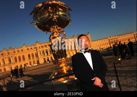 Der japanische Künstler Takashi Murakami posiert am 12. September 2010 im Schloss Versailles bei Paris, wo eine Ausstellung einige seiner Werke zeigt. Foto von Ammar Abd Rabbo/ABACAPRESS.COM Stockfoto