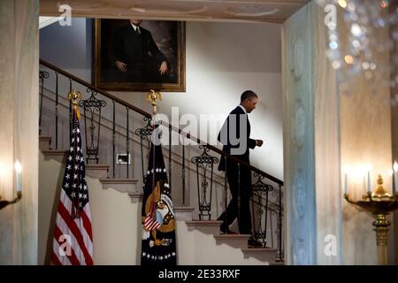 US-Präsident Barack Obama geht die Stufen hinunter zum Grand Foyer des Weißen Hauses, wo er am 13. September 2010 beim Empfang der historisch Schwarzen Colleges und Universitäten in Washington DC, USA, Rede hielt. Foto von Jim Lo Scalzo/ABACAPRESS.COM (im Bild: Barack Obama) Stockfoto