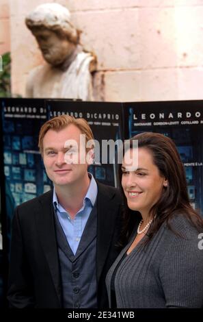 Regisseur Christopher Nolan und seine Frau, die Produzentin Emma Thomas, besuchen am 21. September 2010 die Fotocall des Films 'Inception' in Rom, Italien. FOTO von Eric Vandeville/ABACAPRESS.COM Stockfoto