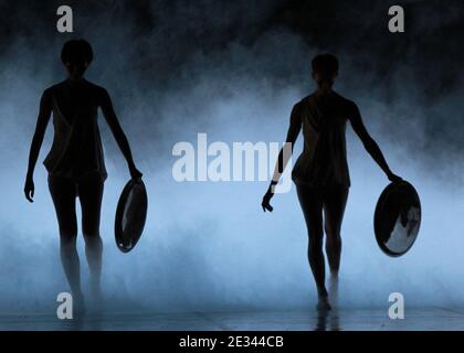 'Generalprobe aus ''Suivront mille ans de calme''' Choreografie für 20 Tänzer von Angelin Preljocaj- Ballett Preljocaj und Bolchoi Theatercompany Produktion für ''biennale de la danse de Lyon'' in Lyon, Frankreich am 23. September 2010. Fotos von Vincent Dargent/ABACAPRESS.COM ' Stockfoto