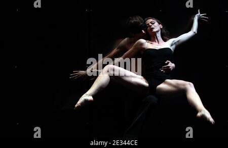 'Generalprobe aus ''Suivront mille ans de calme''' Choreografie für 20 Tänzer von Angelin Preljocaj- Ballett Preljocaj und Bolchoi Theatercompany Produktion für ''biennale de la danse de Lyon'' in Lyon, Frankreich am 23. September 2010. Fotos von Vincent Dargent/ABACAPRESS.COM ' Stockfoto