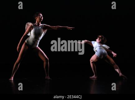 'Generalprobe aus ''Suivront mille ans de calme''' Choreografie für 20 Tänzer von Angelin Preljocaj- Ballett Preljocaj und Bolchoi Theatercompany Produktion für ''biennale de la danse de Lyon'' in Lyon, Frankreich am 23. September 2010. Fotos von Vincent Dargent/ABACAPRESS.COM ' Stockfoto