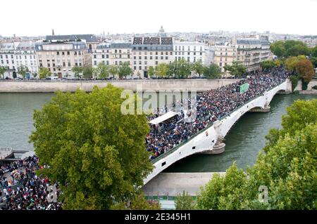 Die traditionelle Techno Parade, die Tausende von Techno-Musik-Amateure in den Straßen von Paris, Frankreich, am 25. September 2010 versammelt. Foto von Mireille Ampilhac/ABACAPRESS.COM Stockfoto