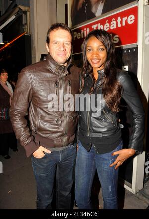 Samuel Le Bihan und seine Frau Daniela Beye bei der Premiere des Theaterstücks "Rendez Vous" von Kad Merad am 27. September 2010 im Pariser Theater. Foto von Nikola Kis Derdei/ABACAPRESS.COM Stockfoto