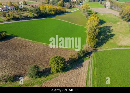 Luftaufnahme der Landschaft bei Rosignano Monferrato, Monferrato Langhe Roero, Piemont, Italien. Herbstlandschaft Stockfoto