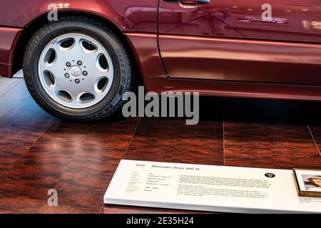 STUTTGART, 2019: 1991 Mercedes-Benz 500 SL im Mercedes-Benz Museum, J548 LRP Stockfoto