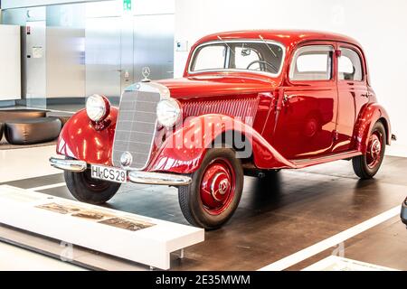 STUTTGART, 2019: 1951 Mercedes-Benz 170D erster Diesel-Pkw der Nachkriegszeit im Mercedes-Benz Museum, HI-CS29 Stockfoto