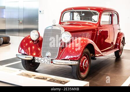 STUTTGART, 2019: 1951 Mercedes-Benz 170D erster Diesel-Pkw der Nachkriegszeit im Mercedes-Benz Museum, HI-CS29 Stockfoto