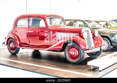 STUTTGART, 2019: 1951 Mercedes-Benz 170D erster Diesel-Pkw der Nachkriegszeit im Mercedes-Benz Museum, HI-CS29 Stockfoto