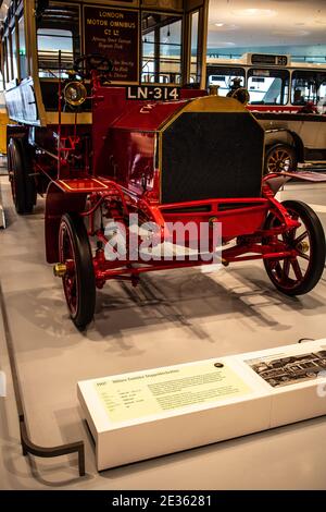 STUTTGART, DEUTSCHLAND, 2019: 1907 Milnes-Daimler Doppeldeckerbus, Doppeldeckerbus, Vanguard London Motor Omnibus, LN-314 im Mercedes-Benz Museum Stockfoto