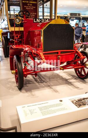 STUTTGART, DEUTSCHLAND, 2019: 1907 Milnes-Daimler Doppeldeckerbus, Doppeldeckerbus, Vanguard London Motor Omnibus, LN-314 im Mercedes-Benz Museum Stockfoto