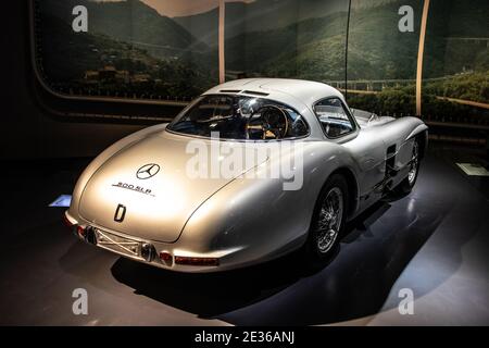 STUTTGART, 2019: 1955 Mercedes-Benz 300 SLR Flügelflügelcoupé im Mercedes-Benz Museum, zweisitziger Sportwagen Stockfoto