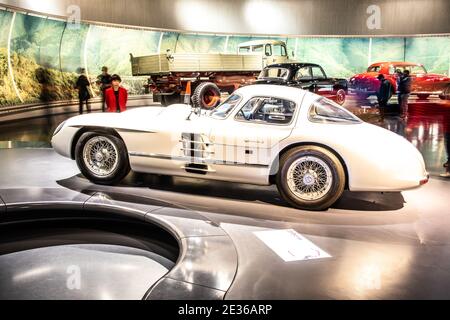 STUTTGART, 2019: 1955 Mercedes-Benz 300 SLR Flügelflügelcoupé im Mercedes-Benz Museum, zweisitziger Sportwagen Stockfoto