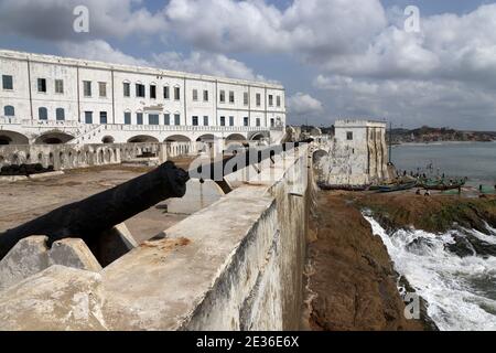 Schloss Ghana an der Kapküste. Eine von 40 Sklavenburgen oder Festungen Westafrikas. Millionen afrikanischer Sklaven sind durchgekommen. Kerker und Zellen Sklaverei. Stockfoto