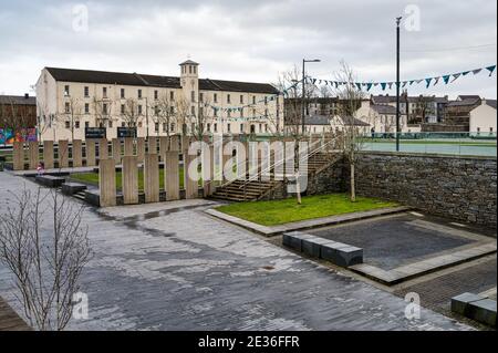 Derry, Nordirland - 16. Januar 2020: Ebrington Square in Derry City, Nordirland Stockfoto