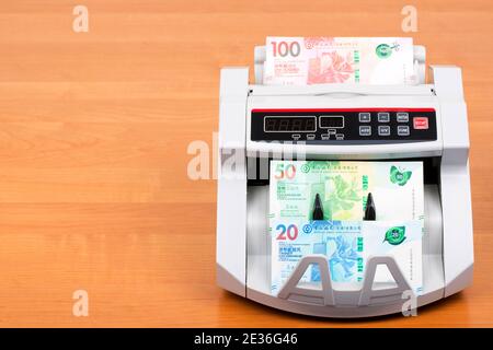 Hong Kong Dollar in der Zählmaschine Stockfoto