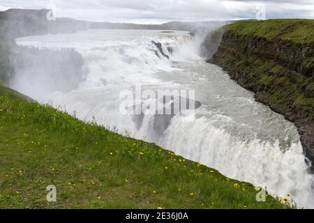Gullfoss Wasserfall, Schlucht des Flusses Hvíta, alias Goldener Wasserfall, Goldener Kreis, Island Stockfoto
