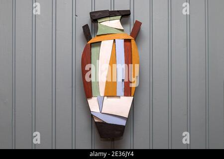 Biblische christliche Szenen aus Holz, Christianskirkjan, Christians Kirche, Klaksvik Stadt, Bordoy Insel, Färöer Inseln Stockfoto