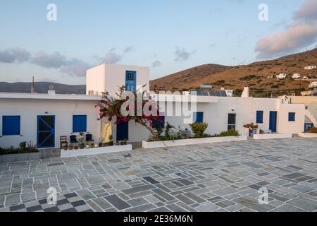 Ein Platz im Zentrum von Chora auf der Insel iOS. Kykladen, Griechenland Stockfoto