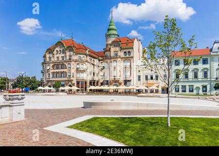 Oradea, Rumänien. Union Square (Piata Unirii) in der Altstadt. Stockfoto