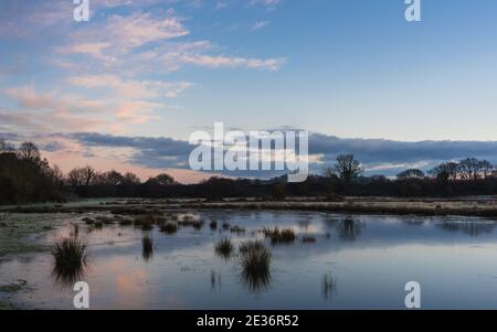 Sonnenaufgang über dem Bowling Green Marsh und River Clyst, Topsham, Devon, England, Europa Stockfoto