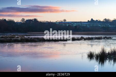 Sonnenaufgang über dem Bowling Green Marsh und River Clyst, Topsham, Devon, England, Europa Stockfoto