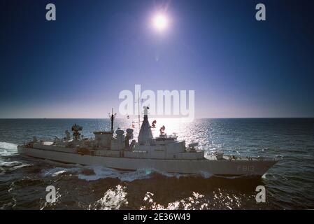 Die niederländische Fregatte HNLMS Witte de With (F813) (HR.Ms. Witte de With) im Jahr 2004. Sie war eine Fregatte der Jacob van Heemskerck Klasse. Das Schiff war von 1986 bis 2006 bei der Royal Netherlands Navy im Einsatz. Die Fregatte wurde nach dem niederländischen Marinehelden Witte Corneliszoon de With benannt. Stockfoto