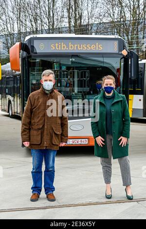 MIVB-STIB CEO Brieuc de Meeus und Minister für Mobilität, öffentliche Arbeiten und Verkehrssicherheit, soziale Integration und Gesundheit (GGC), Haushalt, Stockfoto