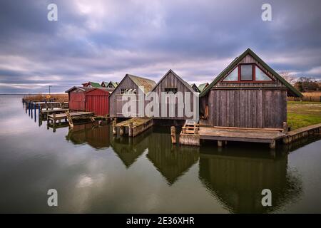 Hausboote im Hafen von Ahrenshoop, Deutschland. Stockfoto