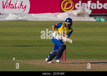 Chester le Street, England, 13. September 2020. Ben Raine schlagen für Durham Cricket gegen Leicestershire Foxes in ihrem Vitality Blast Spiel am Riverside Ground. Stockfoto